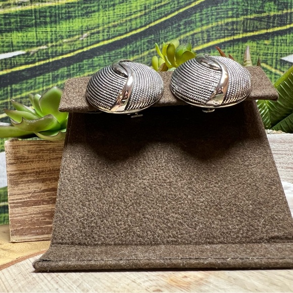 VTG| Napier Screw Back Earrings 🤍✨ - Picture 2 of 6